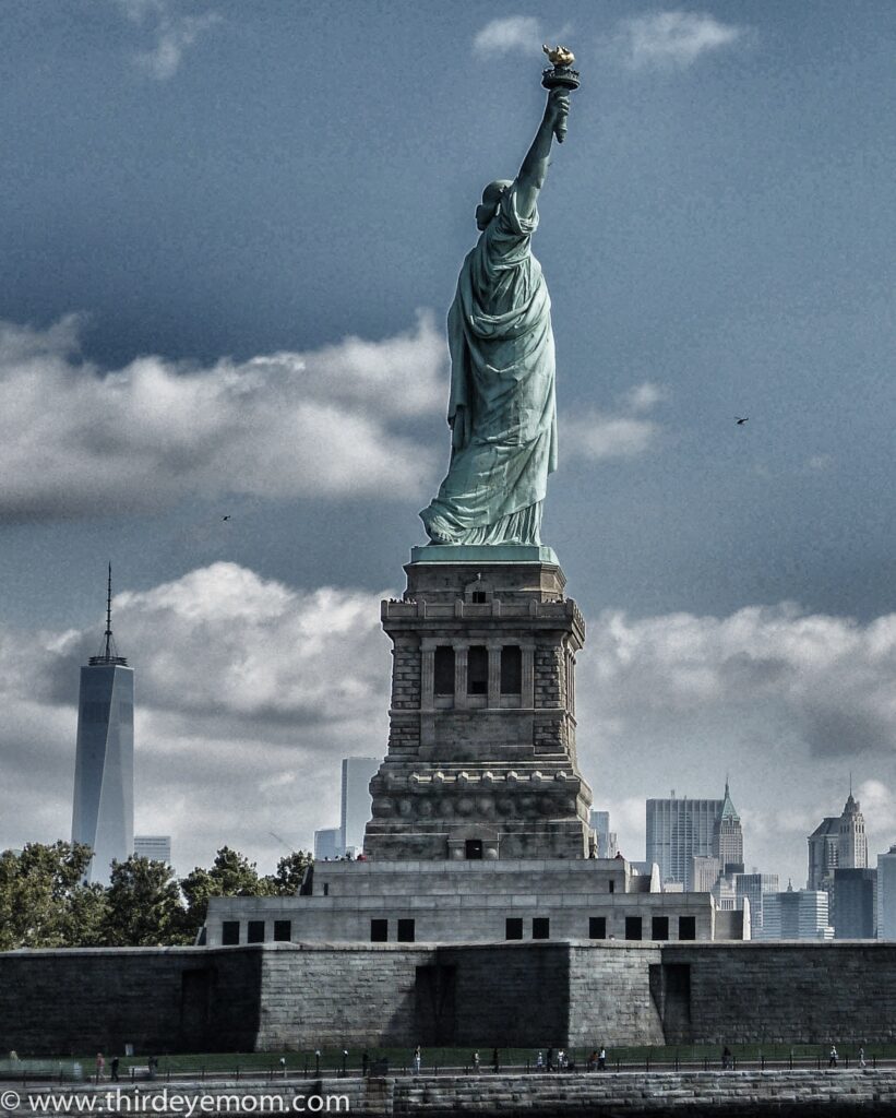 the statue of liberty symbol of freedom and democracy in new york city